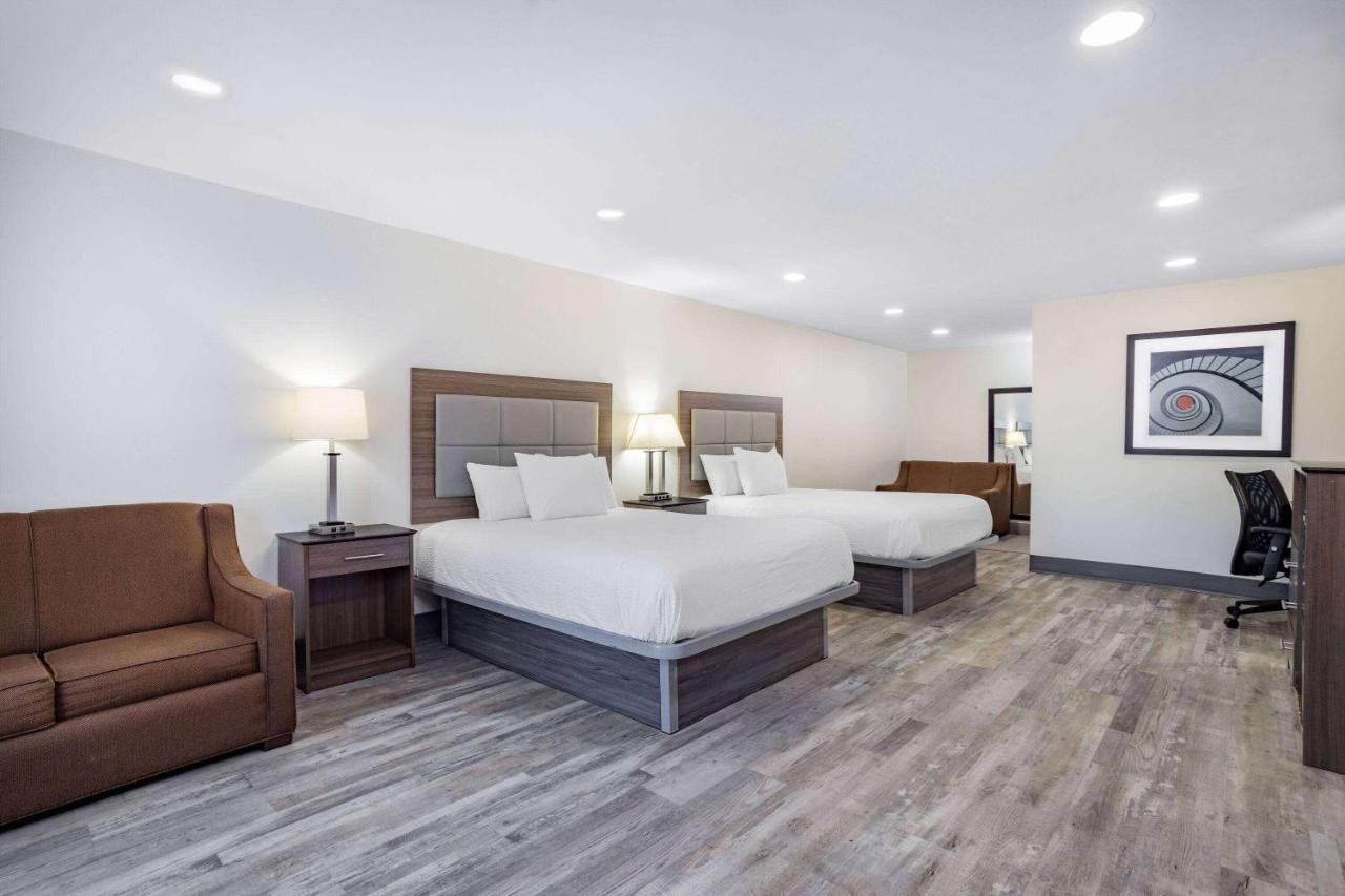 Ramada By Wyndham Hendersonville Exterior foto
